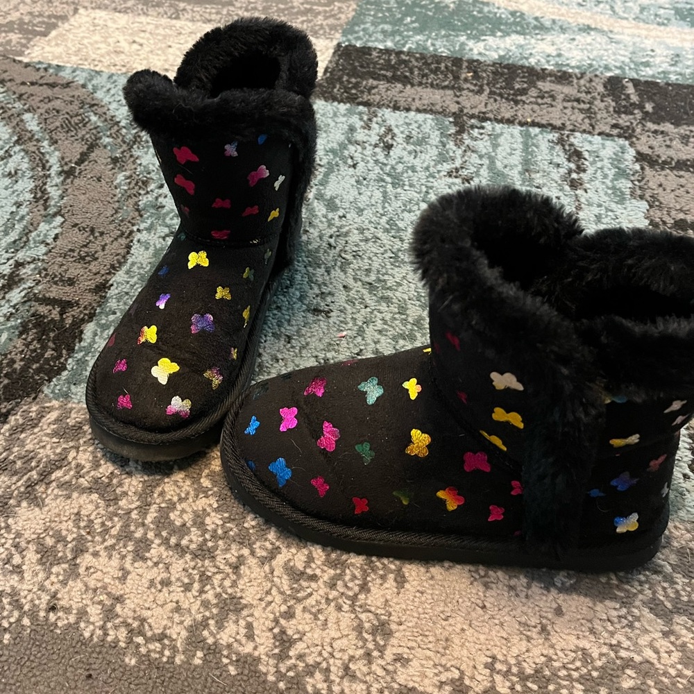 Size 4 Olivia miler.